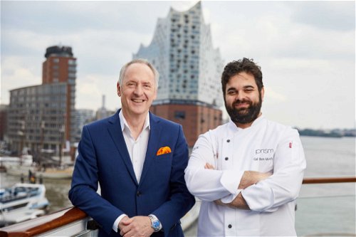 Vorsitzender der Geschäftsführung von Hapag-Lloyd Cruises Karl J. Pojer und kulinarischer Newcomer 2019 Gal Ben Moshe.