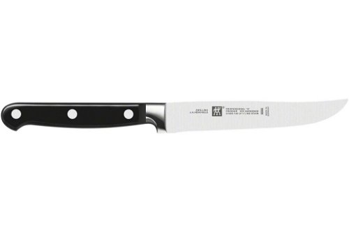 Zwilling: Das Messer aus der «Professional S»-Serie ist aus einem einzigen Stück Stahl geschmiedet. Um rund 67 CHF bei www.zwilling-shop.com.