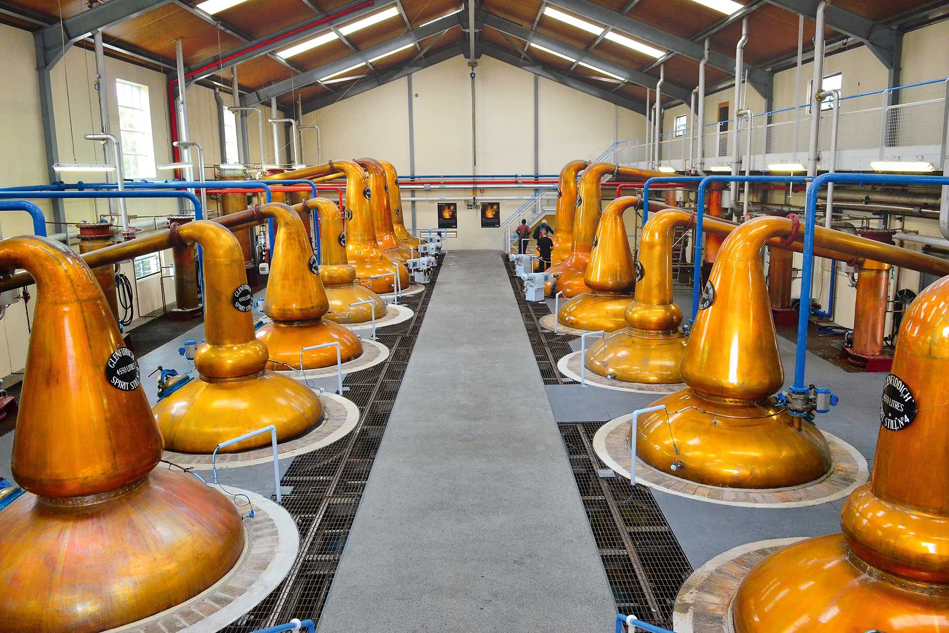 In den großen Destillen von Glenfiddich wird der meistverkaufte Single Malt der Welt produziert.