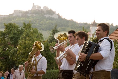  Der Weinherbst Niederösterreich bietet keine folkloristische Inszenierung, sondern echte Feste und ehrliche Feiern. 