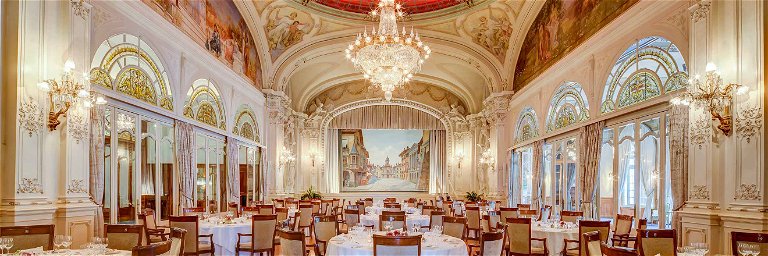 1906 eröffnet und keinen ­Funken Glanz eingebüsst: Das «Fairmont le Montreux Palace» begeistert bis heute mit prunkvollem Interieur und ­erstklassigem Service.