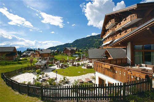 Chalet RoyalpGehört zu den absoluten ­Top-Adressen in den Waadtländer Alpen: Das 2008 eröffnete «Chalet Royalp» überzeugt mit authentischem Charme und ­luxuriösen Wellnessangeboten.