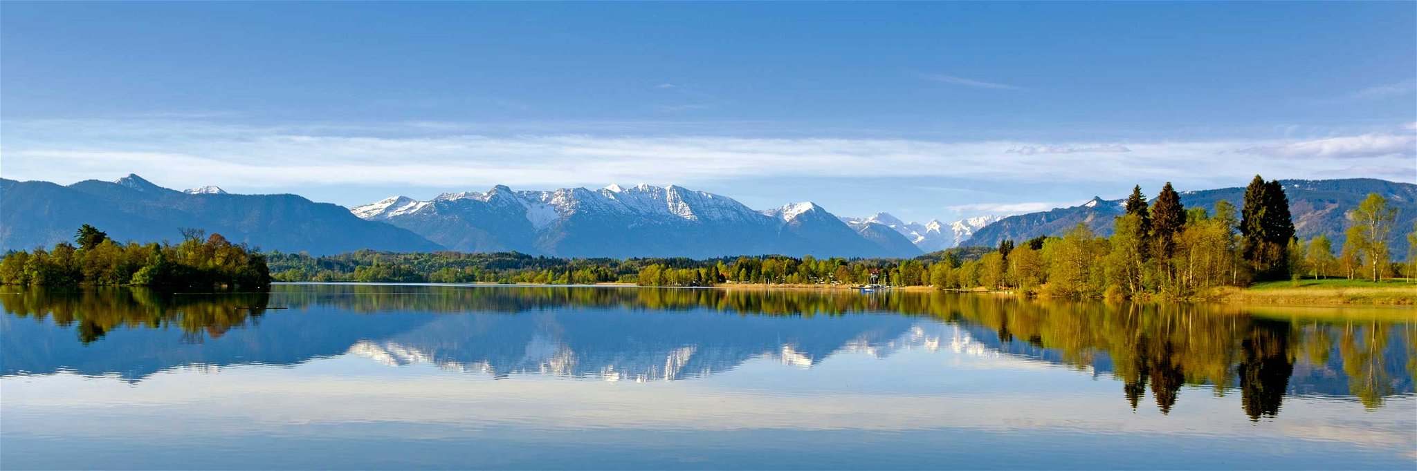 Der Staffelsee im südlichsten Landkreis Oberbayerns ist knapp acht Quadratkilometer groß.
