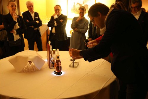 Höhepunkt des Abends war die Enthüllung und Verkostung des LOUIS XIII Cognacs.