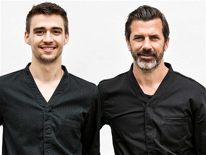 «Igniv»-Gründer Andreas Caminada mit dem neuen Küchenchef des «Igniv Zürich» Daniel Zeindlhofer
