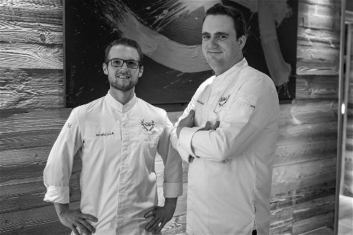 Sous-Chef Benedict Jakob und Küchenchef Andreas Rank (rechts) haben das traditionelle und vornehme »Astoria« in kuli­narischer Hinsicht zur Nummer eins in Seefeld gemacht.