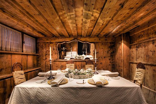 Nomen est omen: Das »La Perla« in Corvara (im Bild »La Stüa de Michil«) zählt zu den Genussperlenim Alpenraum. Zu verdanken ist das sowohl der Küche als auch der Herzlichkeit der Familie Costa.