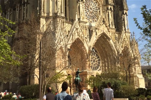 Die Kathedrale Notre-Dame de Reims ist eine der Hauptattraktionen der Champagne.