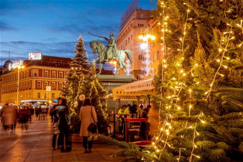 Adventmarkt auf dem Ban Jelačić-Platz in Zagreb