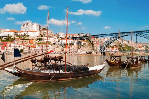 Porto: das Tor zum Douro. Von hier aus lässt sich der wichtigste Weinstrom Iberiens perfekt mit dem Boot erkunden.