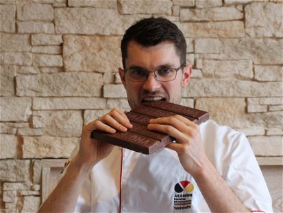 Matthias Frész ist seit über zehn Jahren als Chocolatier tätig und unterrichtet bei der Akademie Deutsches Bäckerhandwerk Weinheim.
