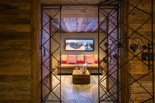 Nidus Apartment, Lech. Vier Schlafzimmer, acht Gäste, mitten in einem der schönsten Skigebiete. Ab knapp 30.000 Euro pro Woche zu mieten.