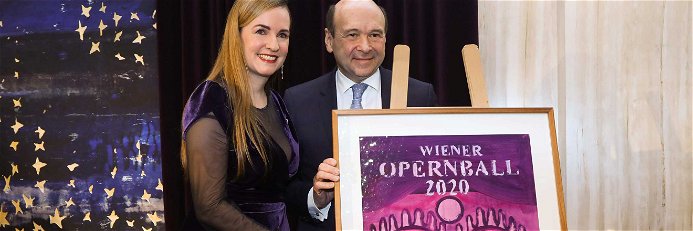 Dominique Meyer und&nbsp;Maria Großbauer enthüllen das Opernball-Plakat 2020.