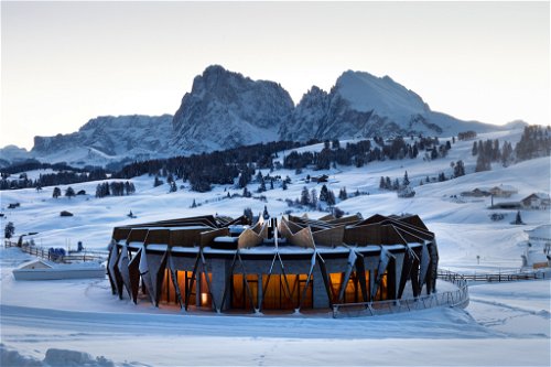 Natur und Nachhaltigkeit in alpinem Design-Ambiente mit&nbsp; außergewöhnlicher Architektur und Bergblick.