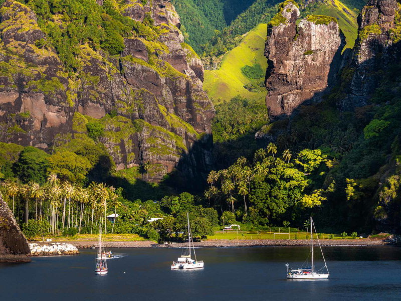Hier geht man gern vor Anker: Ob Fatu Hiva (Foto), Tahiti oder Bora Bora: Französisch-Polynesien steht für den Mythos Südsee.