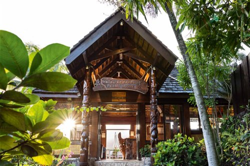 »Nuka Hiva Pearl Lodge« ist die beste Adresse auf den dünn besiedelten Marquesas. Bis nach Tahiti sind es rund 1500 Kilometer.