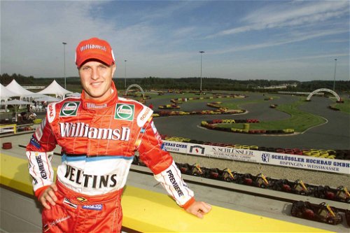 Den feuerfesten Rennfahreroverall aus Formel-1-Zeiten hat Ralf Schumacher gegen andere Werkzeuge ausgetauscht.