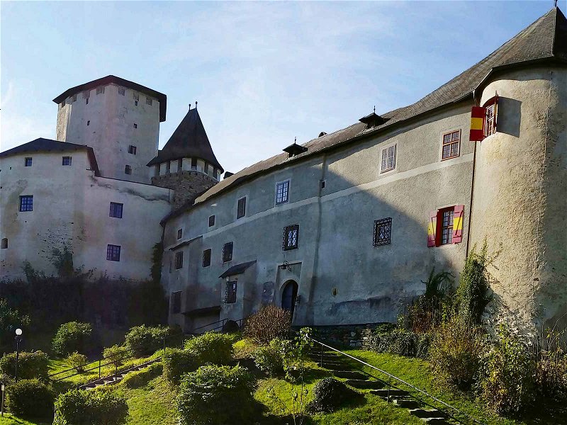 Die Ritterburg Lockenhaus mit Gruselfaktor und Burgtaverne ist ein Muss für Groß und Klein.
