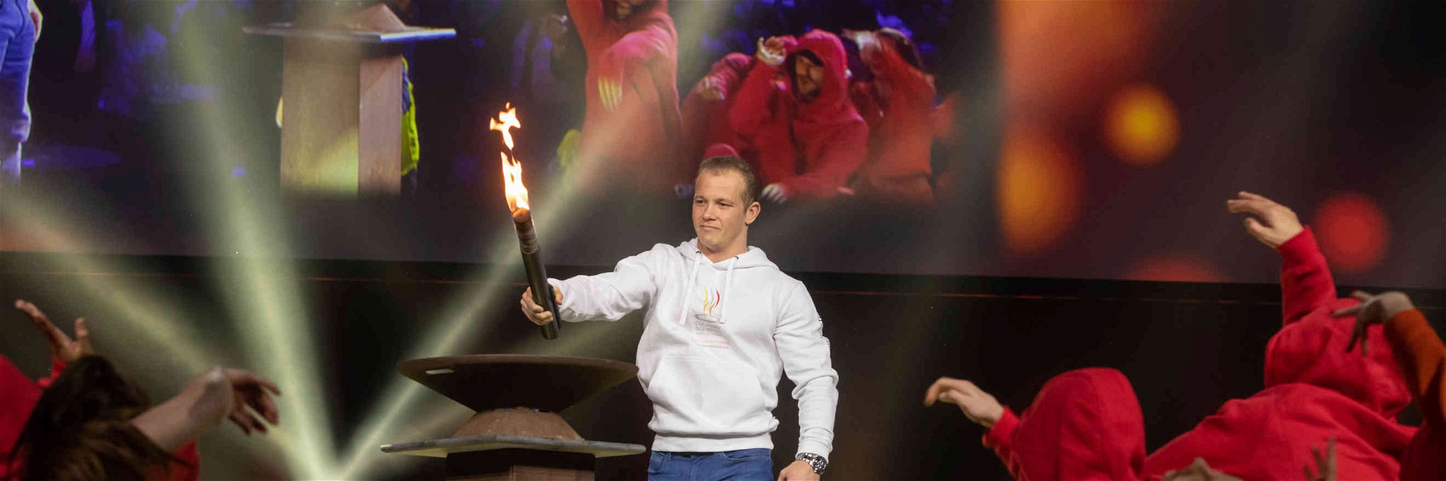 Olympiasieger Fabian Hambüchen eröffnete die IKA/Olympiade der Köche und die »Intergastra« feierlich mit einer Fackel.