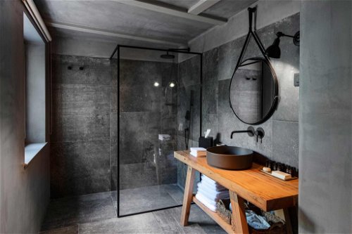 Ein Badezimmer des »San Canzian Village &amp; Hotel«