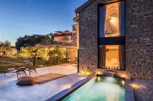 Die Villa mit eigenem Garten und Pool bietet noch mehr Privatsphäre und Individualität.