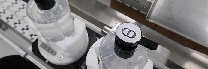 Desinfektionsmittel, gefüllt in Christian Dior Seifenspender