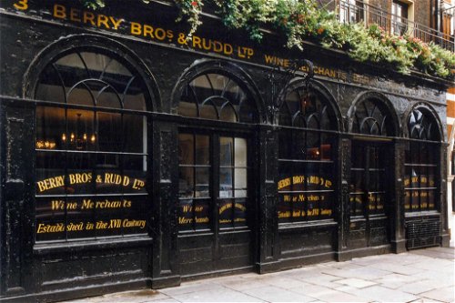 Das Handelshaus Berry Bros. &amp; Rudd in London importiert seit 1698 Clarets.

