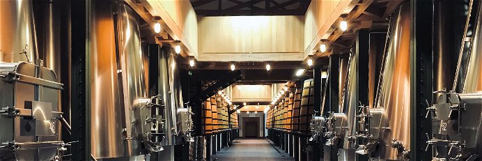 Bordeaux hautnah: Einblick in den Chai des legendären Château Mouton-Rothschild in Pauillac.