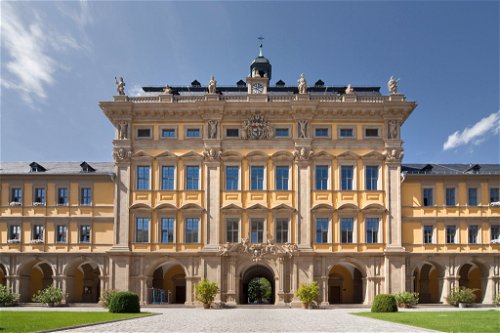 Die Fürstbischöfe, darunter der erste Julius Echter von Mespelbrunn (1545–1617), bestimmten mit ihrer Liebe zur Pracht die Bauten des Juliusspitals...