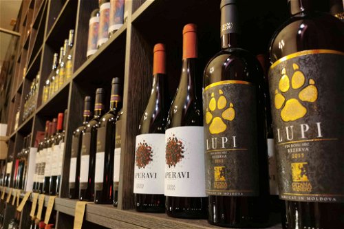 JooRia Wine bietet eine Selektion aus reifen trockenen Rotweinen, frischen fruchtigen Weißweinen und harmonischen jungen Rosé.