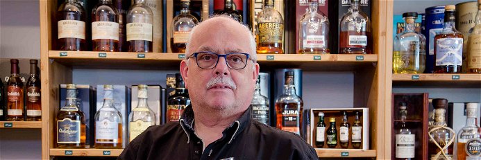 Andreas Gschaider führt den Whisky-Shop in Seekirchen.
