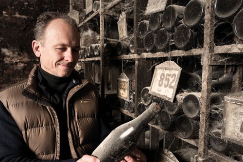 Christian Schmitz übernahm das Weingut Neus 2012 in letzter Minute – der Umbau der Keller zu einer Tiefgarage stand unmittelbar bevor.