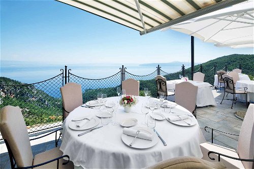 Das Restaurant »Draga di Lovrana« hat eine berauschende Lage über dem Meer.