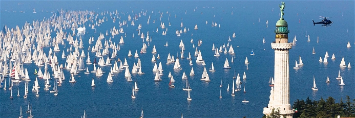 Die berühmte Barcolana im Golf von Triest ist mit mehr als 2500 Booten die weltweit größte Segelregatta.