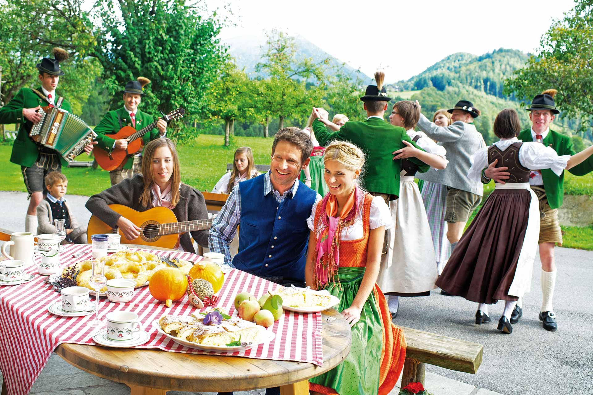 Bauernherbstzeit im SalzburgerLand ist Genusszeit mit Tradition, Brauchtum und Musik.