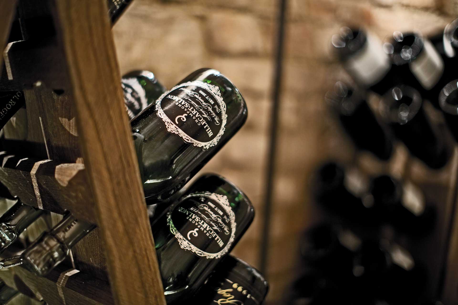 Das Palais Coburg verfügt über einen imposanten Weinkeller mit exklusivem Champagner-Department.&nbsp; 