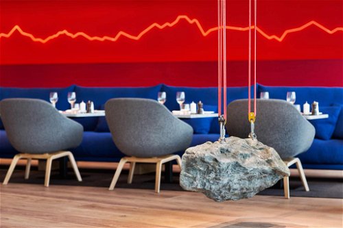 Zürich Künstler Rolf Sachs kombinierte Fels und Stein mit Salz und Neon. Restaurant »Saltz« im für Kunst bekannten »The Dolder Grand Hotel«.