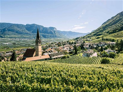Das idyllische Weindorf Tramin, Heimat großartiger Weiß- und Rotweine.