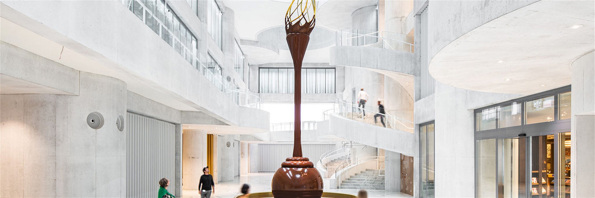 Der weltweit höchste freistehende Schokoladenbrunnen im Foyer des Lindt Home of Chocolate.