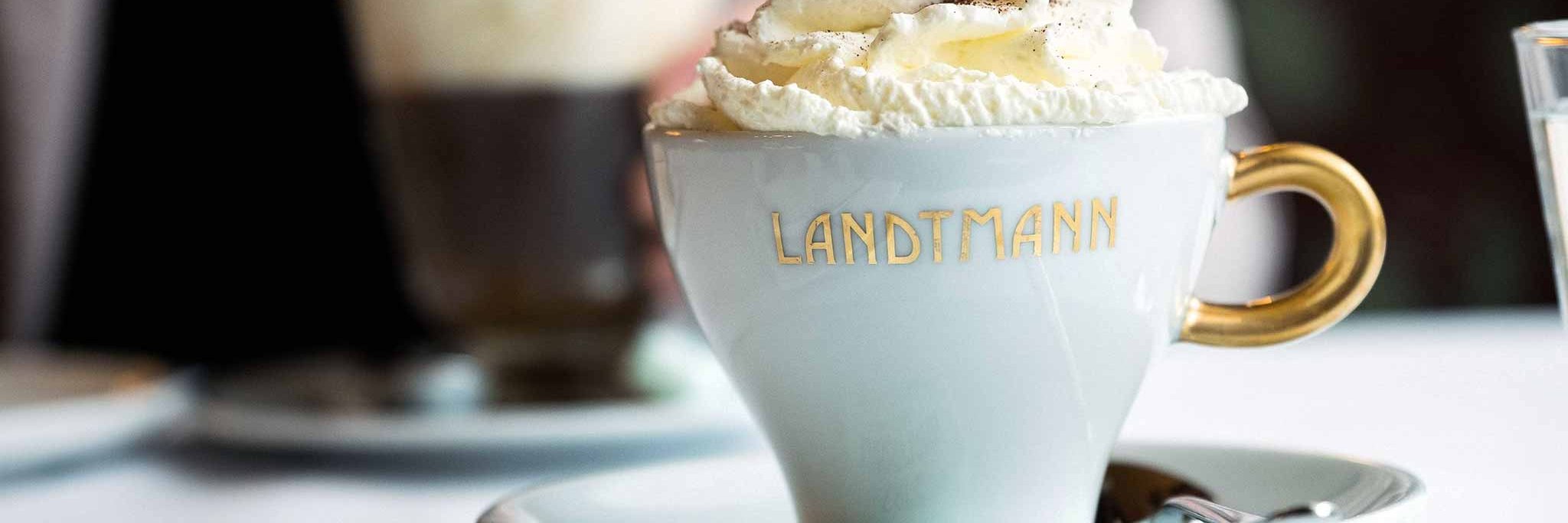 Im »Café Landtmann« ist wieder alles Friede, Freude, Kaffee und Kuchen.