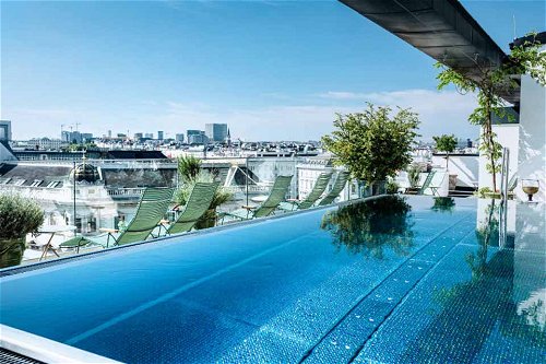 Schwimmen über den Dächern Wiens: Im »Grand Ferdinand« genießt man ein Pool mit Ausblick.