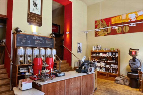 Koffein in bester Form wird in der liebevoll geführten Rösterei »Alt Wien« verkauft, in der Wert auf Qualität und Beratung gelegt wird.