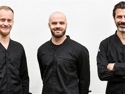 «Igniv»-Gründer Andreas Caminada (r.) mit Chefkoch David Hartwig (m.) und Chef-Patissier Arne Riehn (l.)