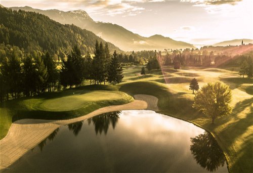 Abschlag auf der Sonnenseite des Dachsteins: der »Leading Golf Course« in Schladming.