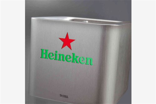 Mit Heineken-Logo.