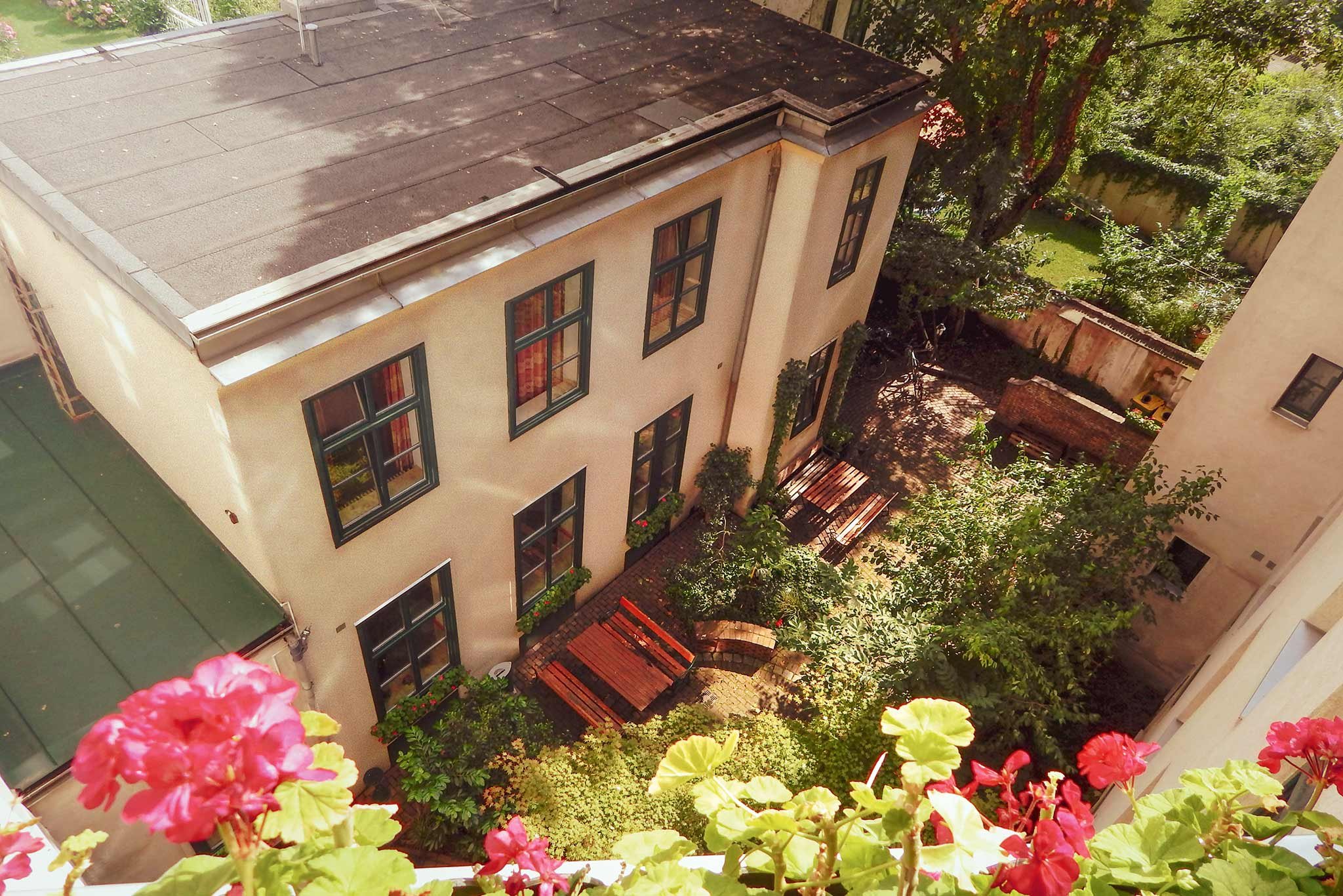 Das »Porzellaneum« in der Porzellangasse ist Wiens ältestes Studenten­wohnheim und mutiert im Sommer zur günstigen Herberge.