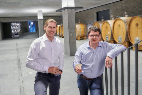 Weingut van Volxem: Roman Niewodniczanski (l.) und Kellermeister Dominik Völk profitierten 2019 vom Kellerneubau.