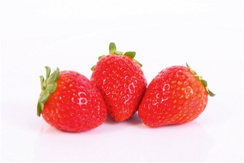 Erdbeeren runden das kreative Zusammenspiel ab.