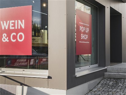 WEIN &amp; CO eröffnet seinen Pop-Up Shop direkt an der gut frequentierten Bregenzer Rheinstraße.