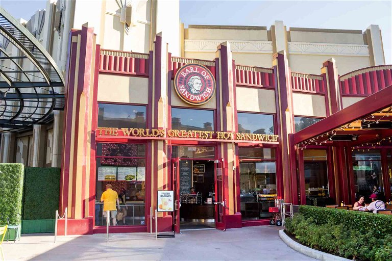Seit 2004 betreiben die Nachfahren des erfinderischen Earls die Fastfoodkette «Earl of Sandwich». Die erste Filiale eröffnete im Disney World in Florida.